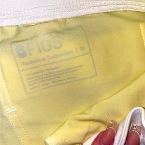 yellow fig scrub set